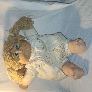 Cabbage patch kids blonde girl with green eyes